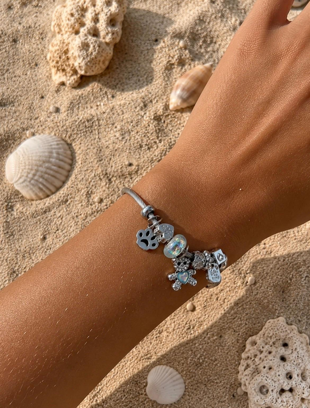 Pulseira prateada com Pata
