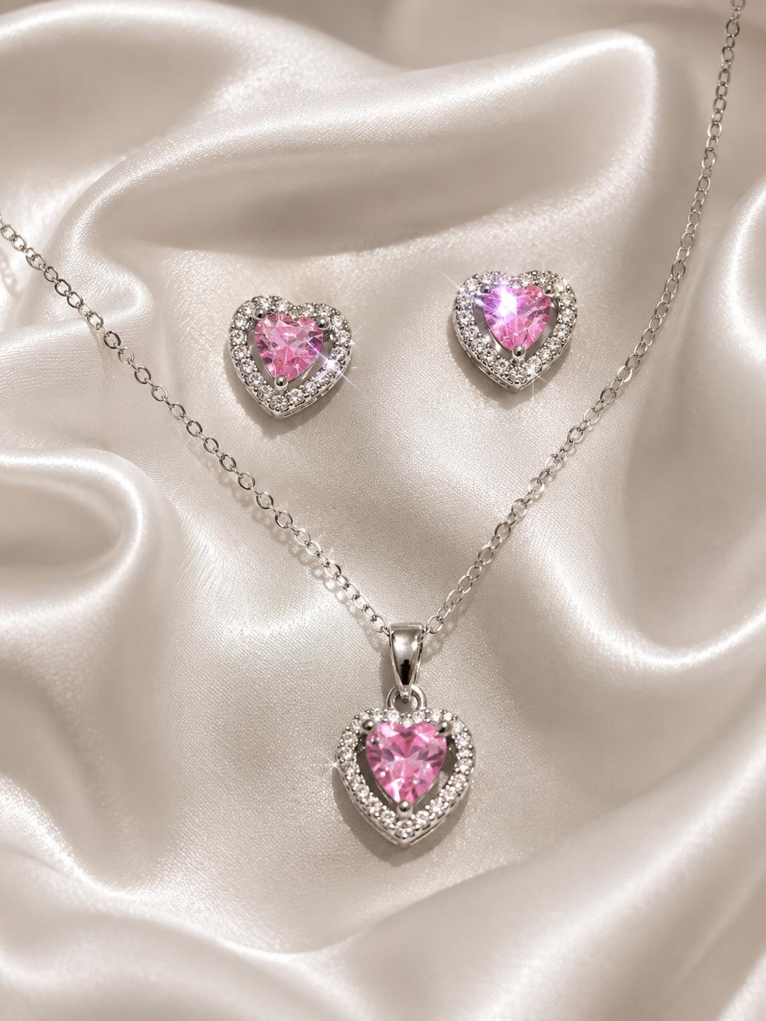 Conjunto prateado de colar e brincos em coração rosa